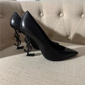 Saint Laurent Opyum Logo Plaque Pumps - Black